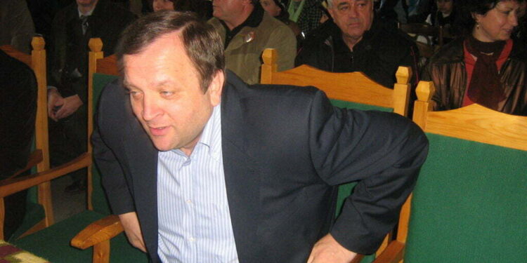 Schimbarea trece, spionii rămîn