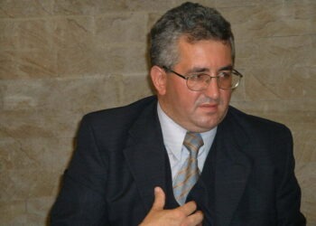 Trotuare pavate cu licitaţii şi bune intenţii