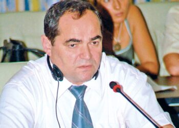 Relaţiile te fac om. Om de neatins