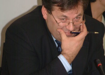 Ministerul îţi dă, dar nu-ţi bagă în traistă