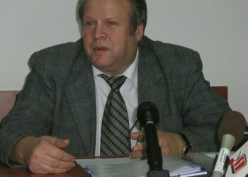 Mai puţini elevi, acelaşi număr de catedre