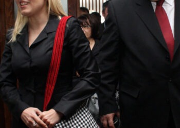 Senatorului Mîrza îi este milă de „liftierul” Popovici
