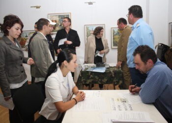 Militari la bursa locurilor de muncă