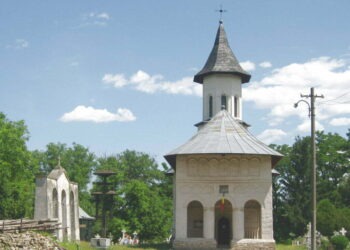 Bani pentru zece lăcaşuri de cult