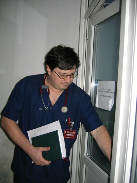 Coroane depuse la bustul lui Eminescu
