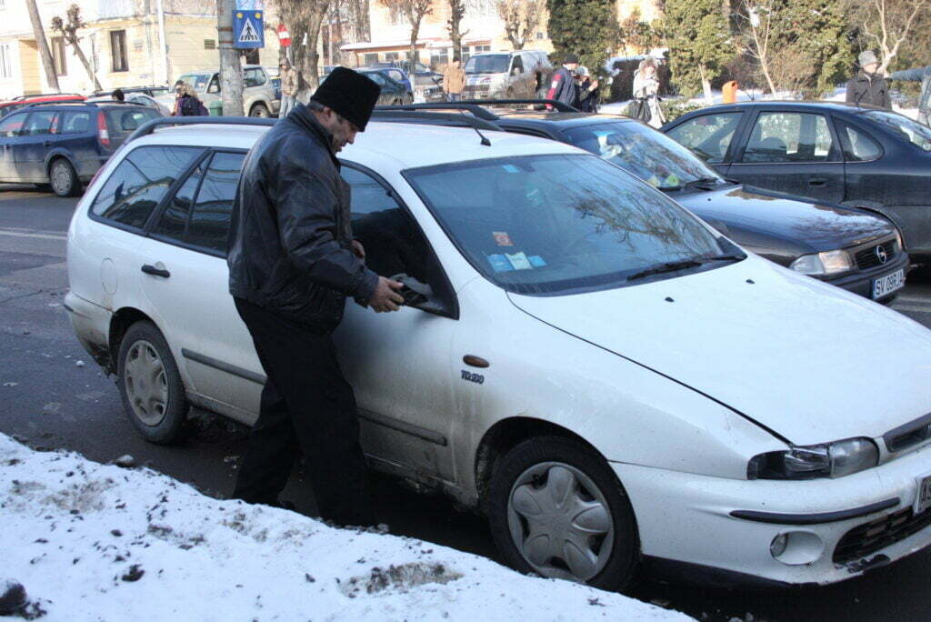 Femeie lovită pe trecerea de pietoni de la Palatul de Justiţie