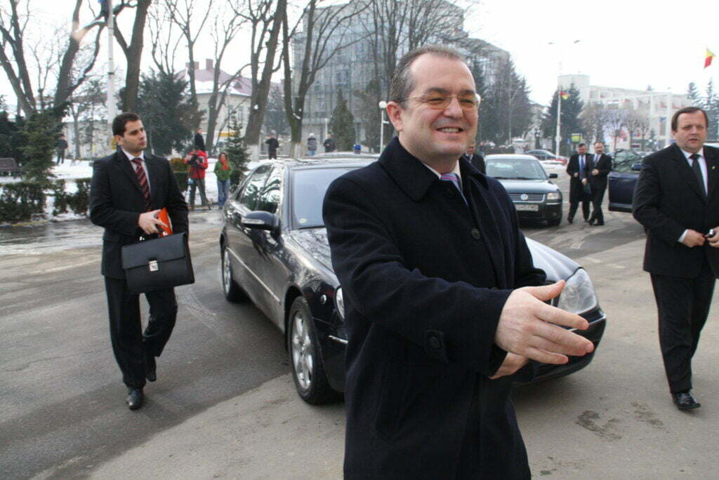 După 20 de ani pierduţi degeaba