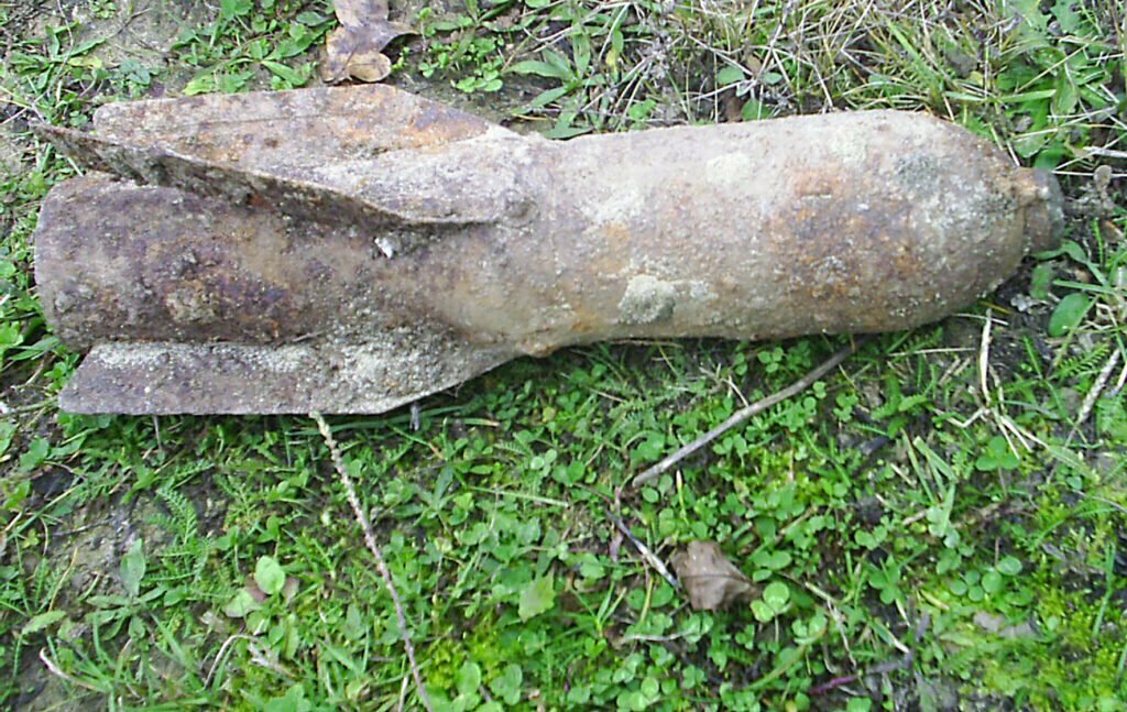 Bombă de aviaţie, descoperită la Broşteni