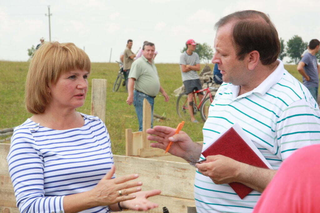 Maria Băsescu a adus ajutoare la Şerbăuţi, iar presa a aflat despre acest lucru după încheierea acţiunii