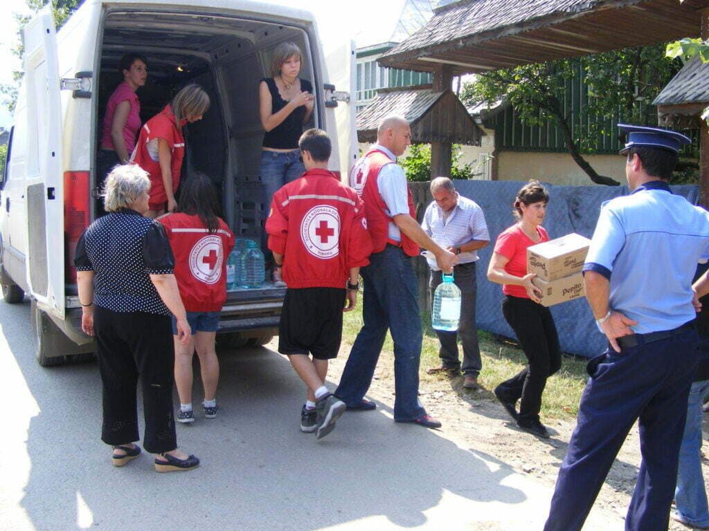 Ajutoare de 10.000 de lei de la Crucea Roşie Suceava