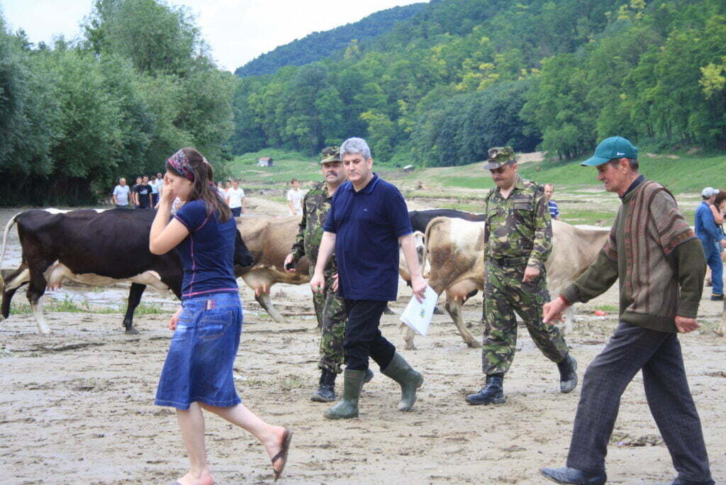 La Dorneşti se va construi un pod de pontoane