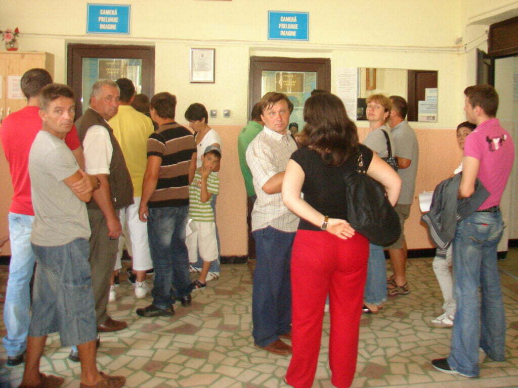Programul de la Serviciul Paşapoarte a fost prelungit