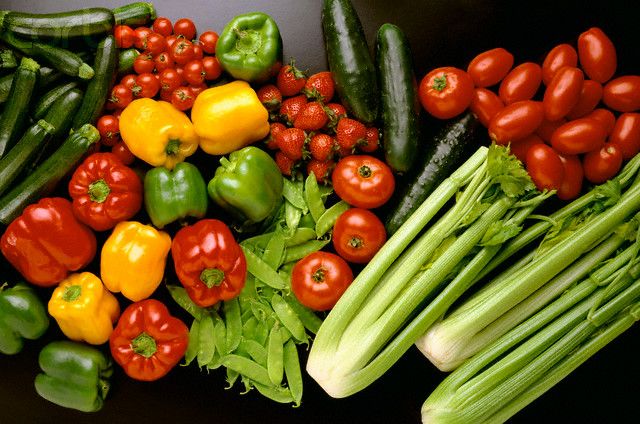 Comercianţii scumpesc legumele, şi nu producătorii