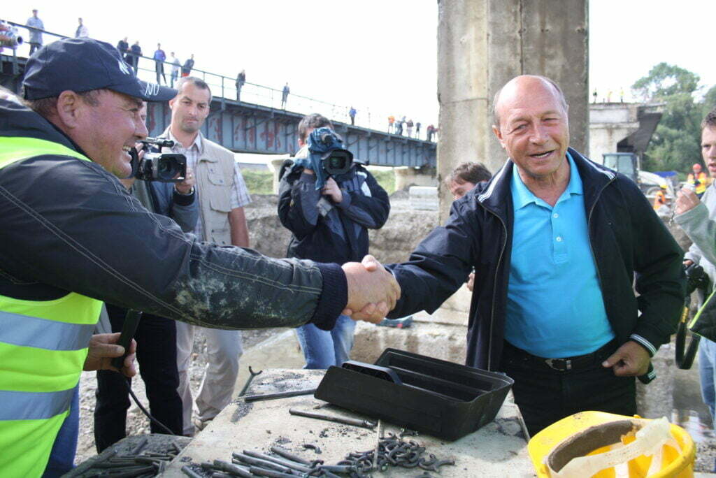 Traian Băsescu a vorbit la Dorneşti despre „ticăloşiile” PNL