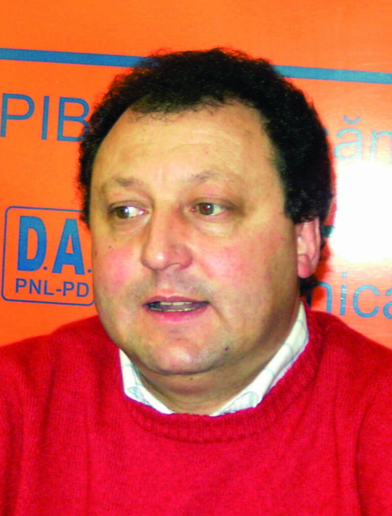 Mai mult tace şi bine face