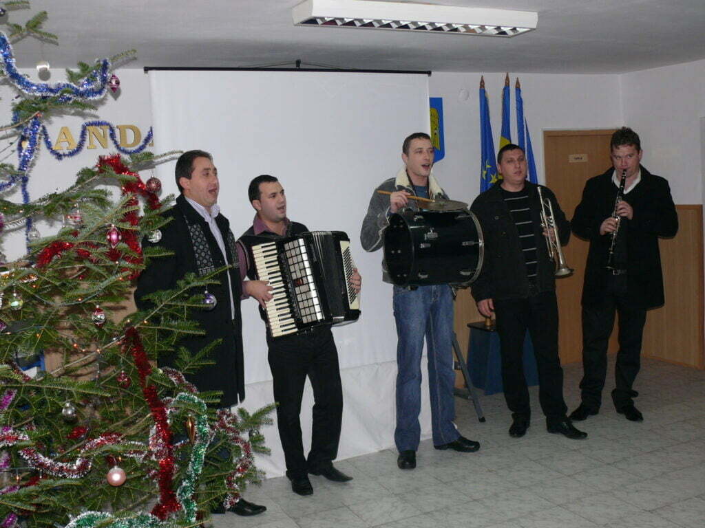 Moş Crăciun pentru cei mici, Alexandru Recolciuc pentru cei mari