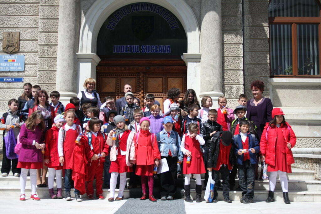 Elevi în vizită la Prefectura Suceava