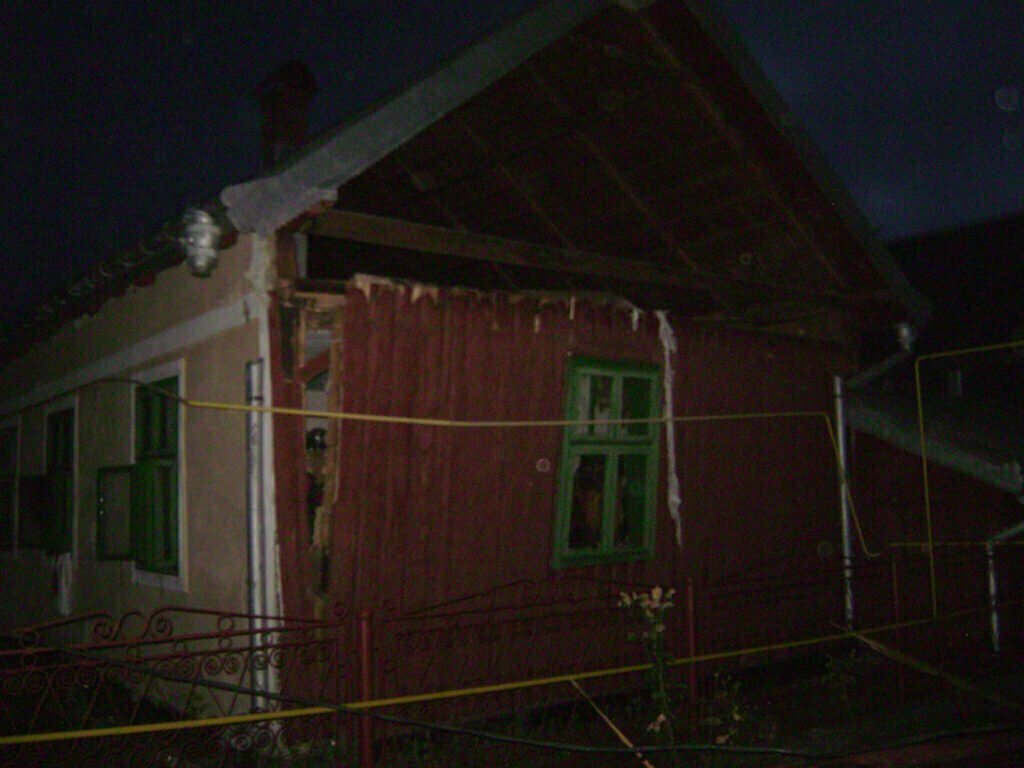 Explozie la o casă din Frasin, din cauza unei butelii