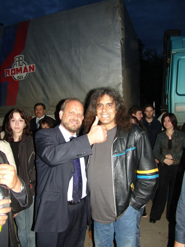 Nu ştii muzică, nu scoţi bani