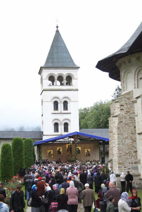 Ceremonii religioasă şi militară, la Mănăstirea Putna