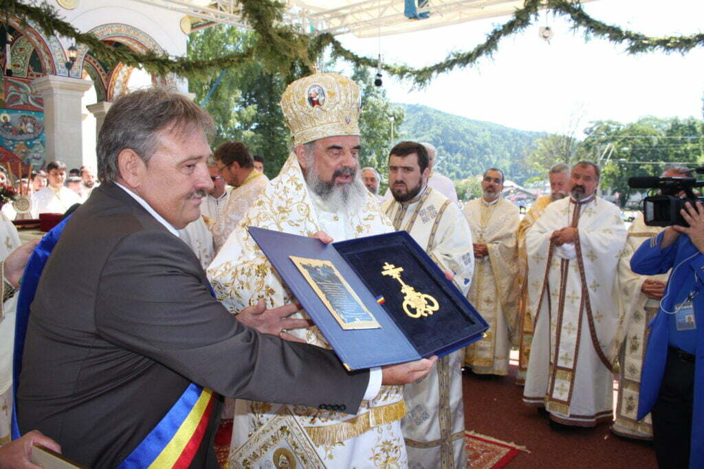 Catedrala din Humor, sfinţită, PF Daniel, cetăţean de onoare al Humorului