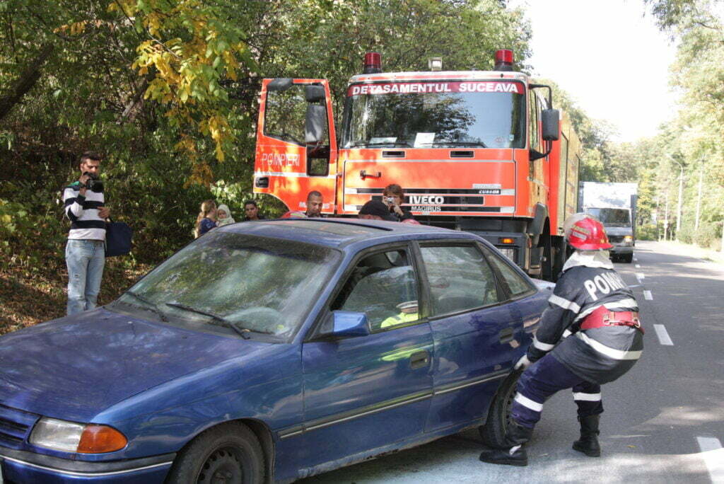 O maşină a luat foc în trafic