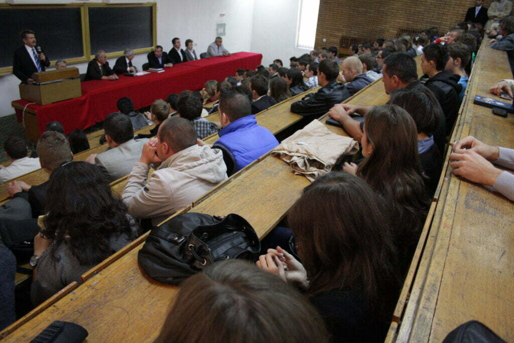 Facultăţi bine cotate, fără locuri la fără taxă