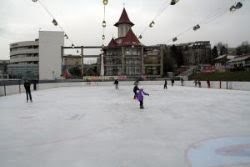 Patinoarul se deschide marţi