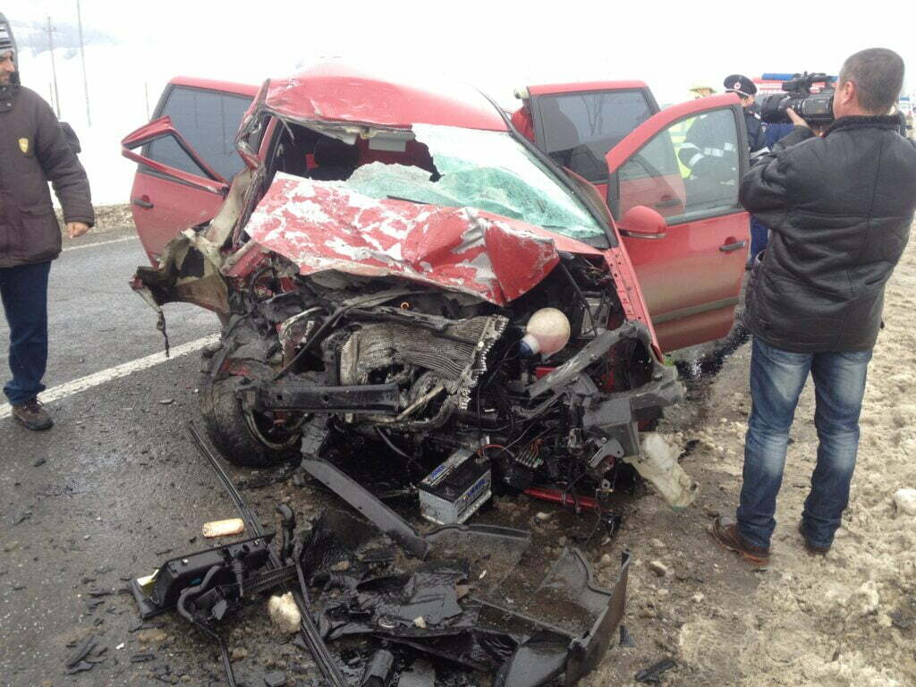 Accident cu cinci răniţi, la Pătrăuţi