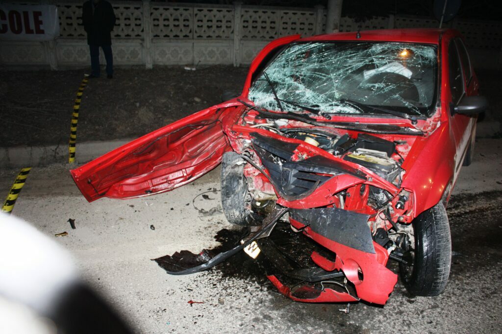 Trei poliţişti, răniţi într-un accident produs la Şcheia