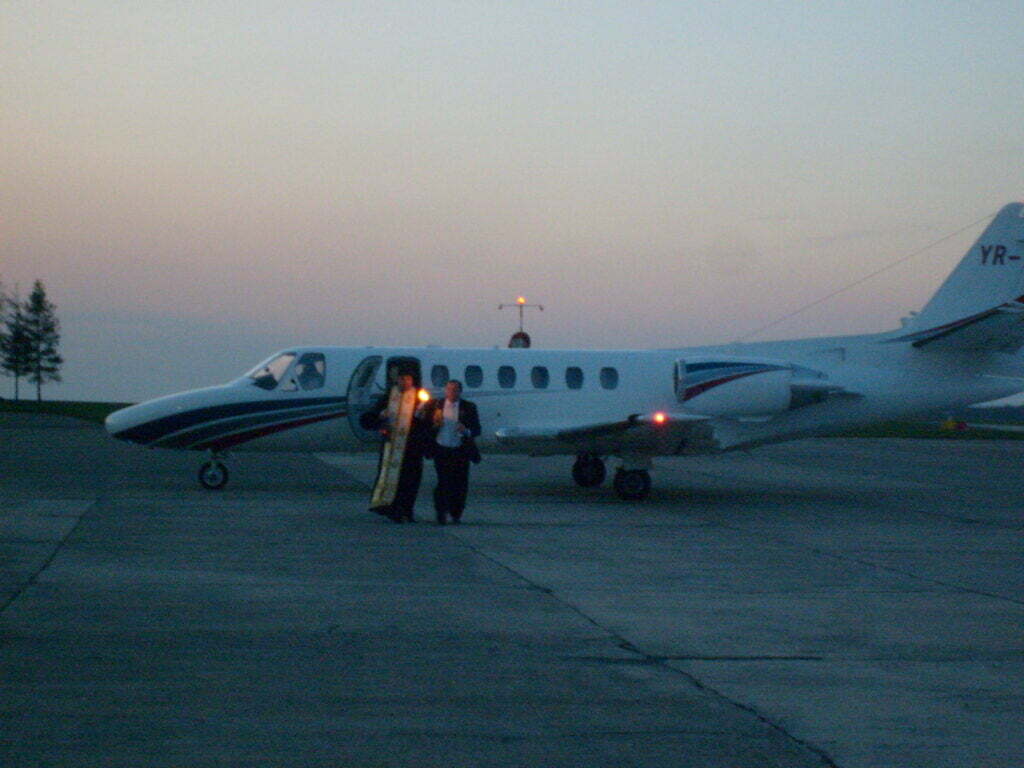 Avionul cu Lumină Sfîntă de la Ierusalim nu a putut ateriza la Suceava