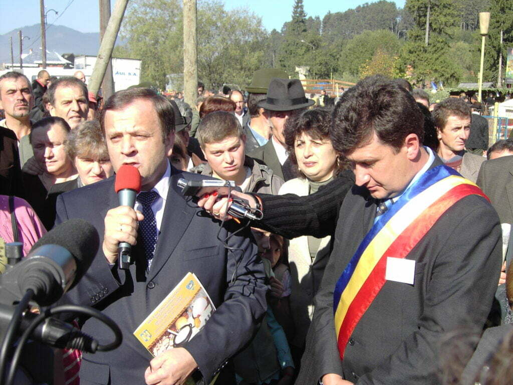 Un partid şi un candidat se vor face de rîs. Separat
