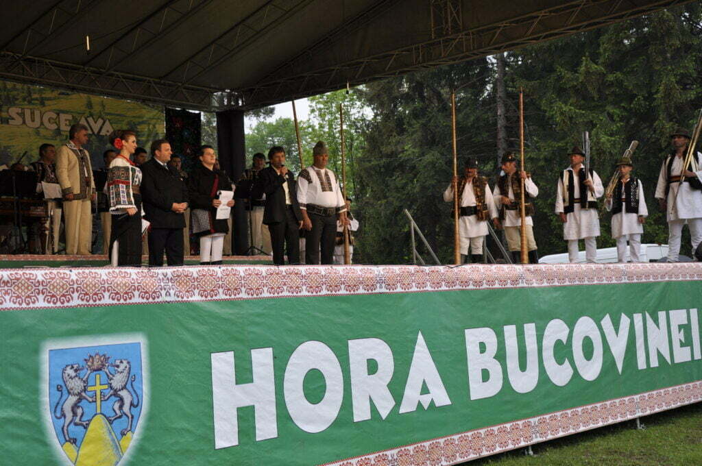 „Hora Bucovinei”, organizată din banii Asociaţiei „Produs în Bucovina” şi ai Asociaţiei Crescătorilor de Animale