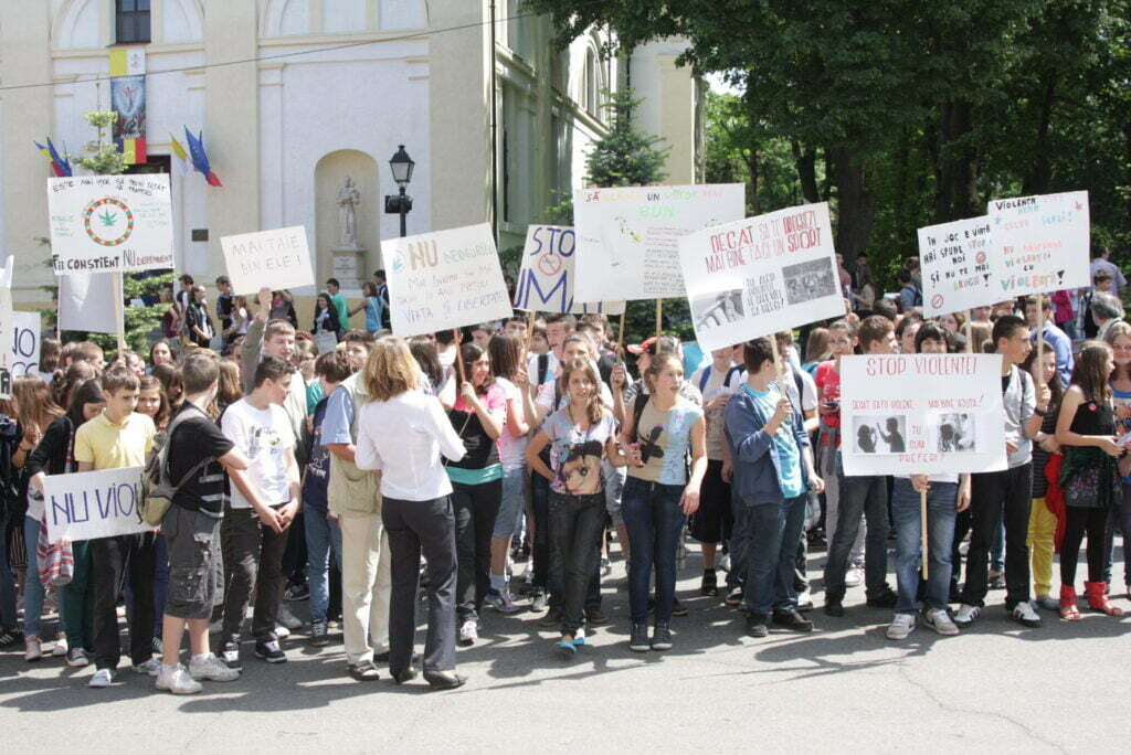 Elevii suceveni sînt împotriva examenelor supravegheate video