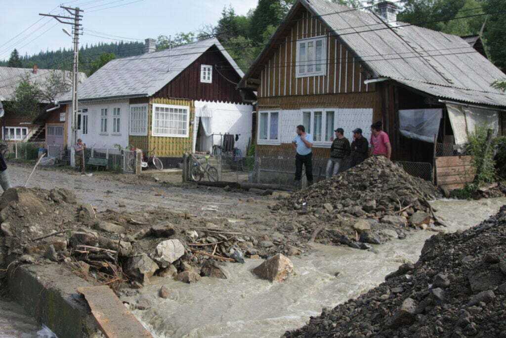 Inundaţii la Vatra Moldoviţei şi Rîşca
