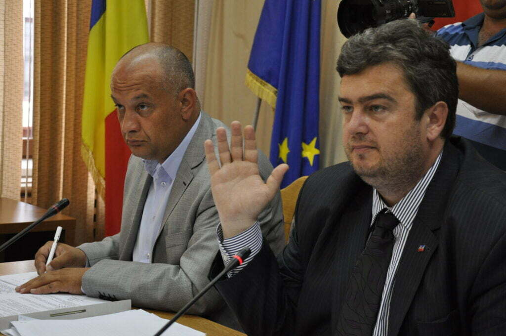 Şedinţa Consiliului Judeţean Suceava, tulburată de vicepreşedintele PNL, Alexandru Băişanu