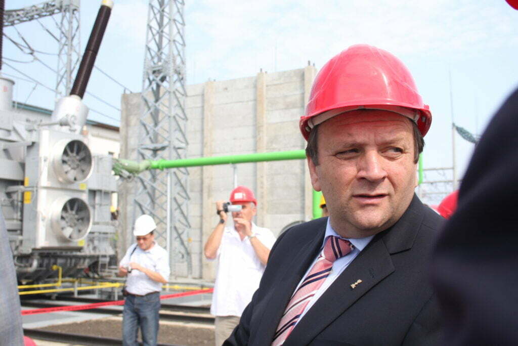Vorbe, nu fapte