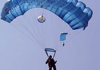 Accident cu doi răniţi, la mitingul aviatic de la Salcea