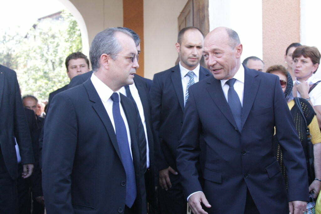 Traian Băsescu, alături de omul simplu şi de omul politic Gheorghe Flutur