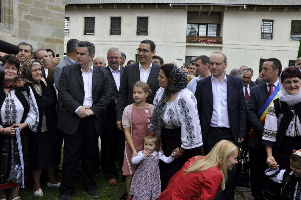 Victor Ponta şi Daciana Sîrbu, la Putna, de Sfînta Maria