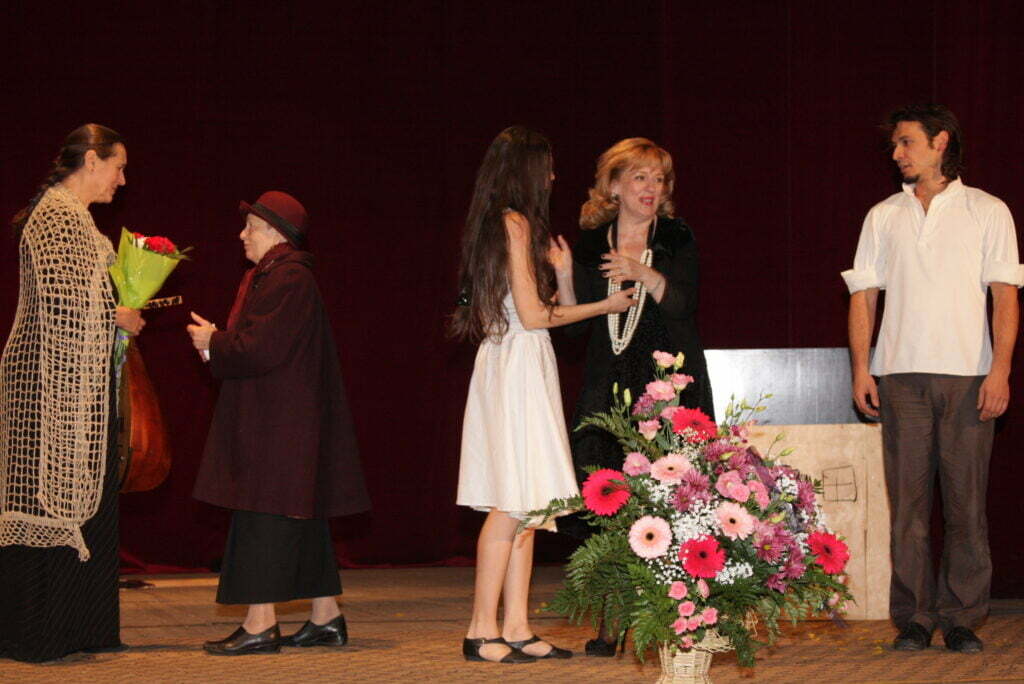 Universitari, oameni de cultură şi politicieni la spectacolul oferit de Sanda-Maria Ardeleanu