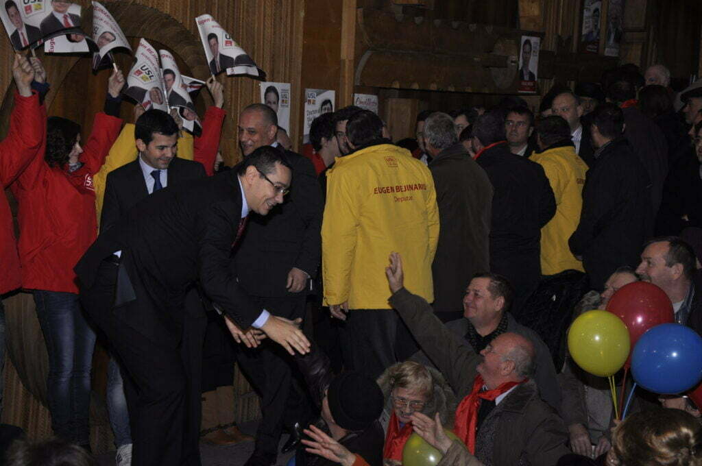 Victor Ponta la Spitalul Judeţean, la Arhiepiscopie şi la două întruniri electorale
