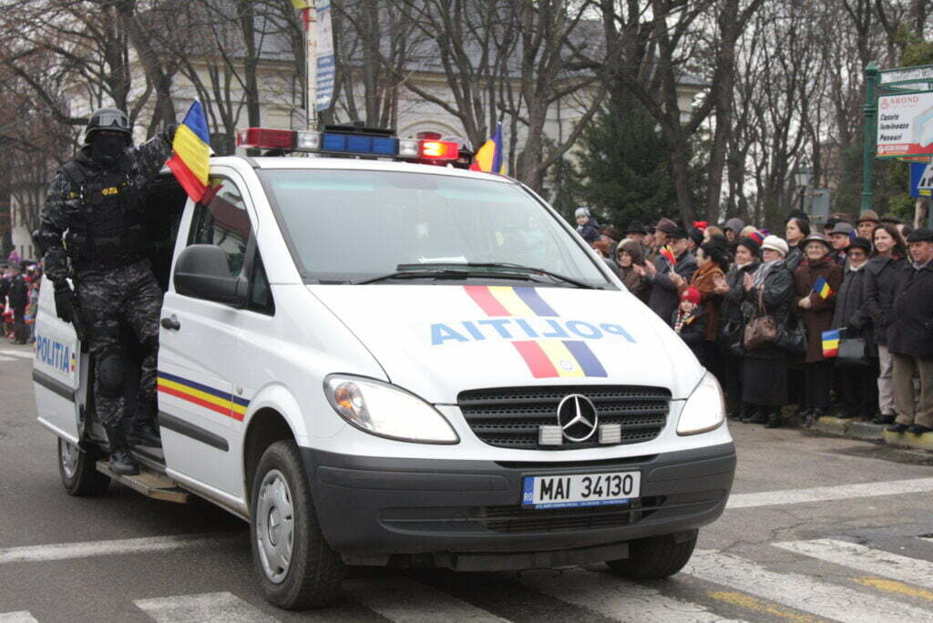 Paradă de tehnică militară prin centrul Sucevei