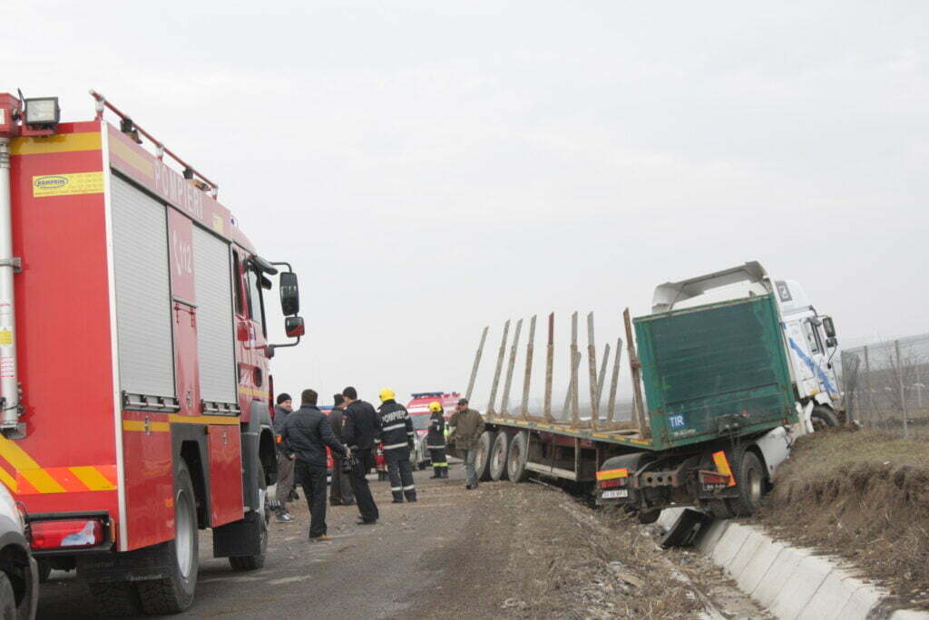 Accident produs din cauza unui TIR