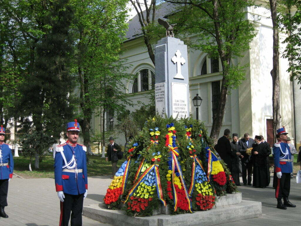 Depuneri de coroane de flori la Monumentul Eroilor