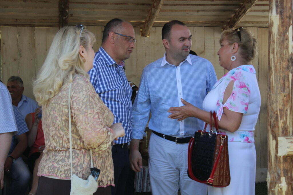 Preşedintele CJ Iaşi, Cristian Adomniţei, din întîmplare la Hora Bucovinei