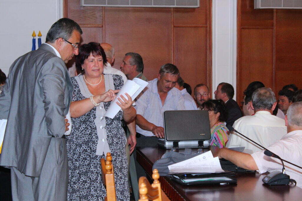 Prefectura vrea să afle care sînt terenurile „posibil disponibile”