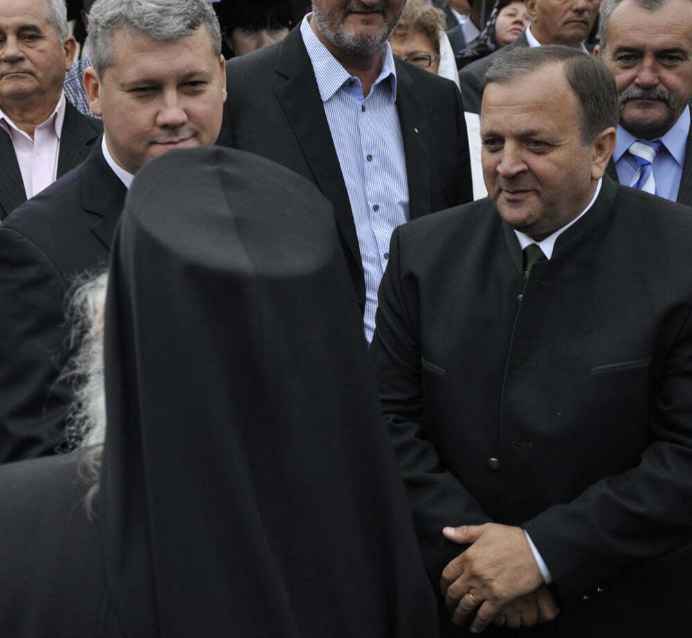 Senatorul Flutur a refuzat să comenteze prezenţa primarului Nechita la Putna