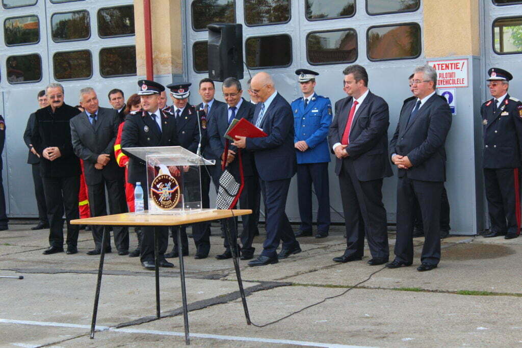 Raed Arafat, la darea în folosinţă a unei ambulanţe