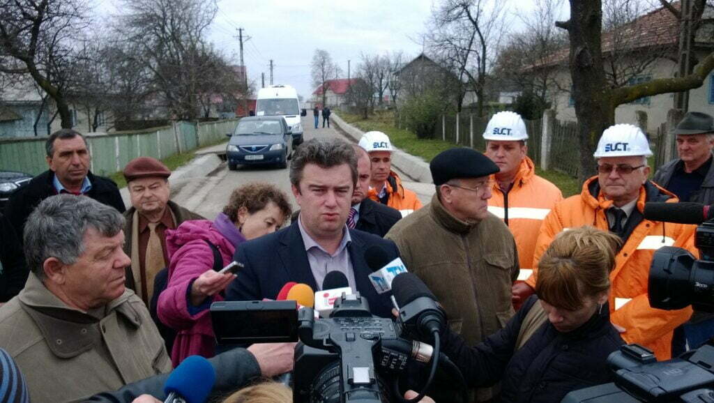 Drumuri afectate de inundaţiile din 2010, reparate la sfîrşitul lui 2013